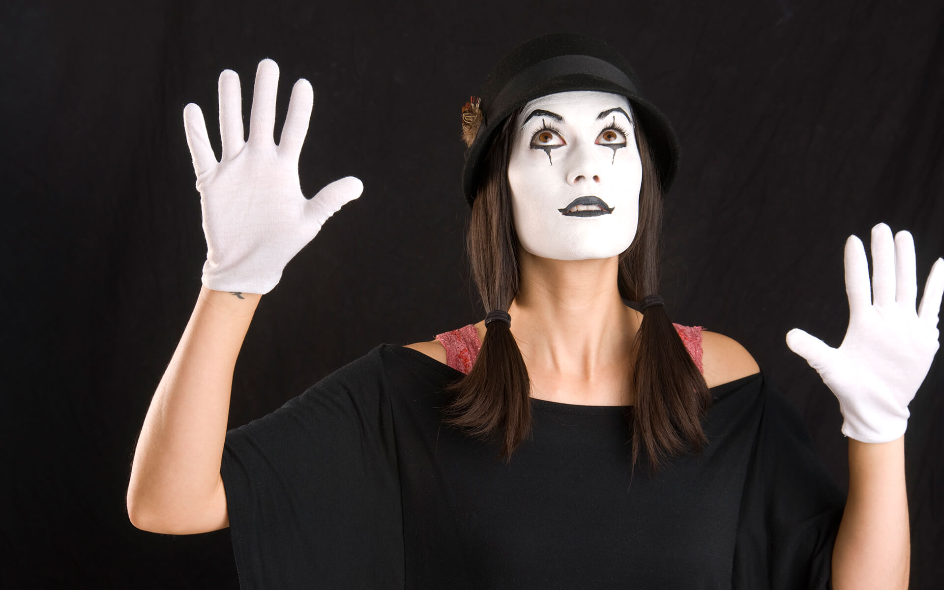 A mime girl